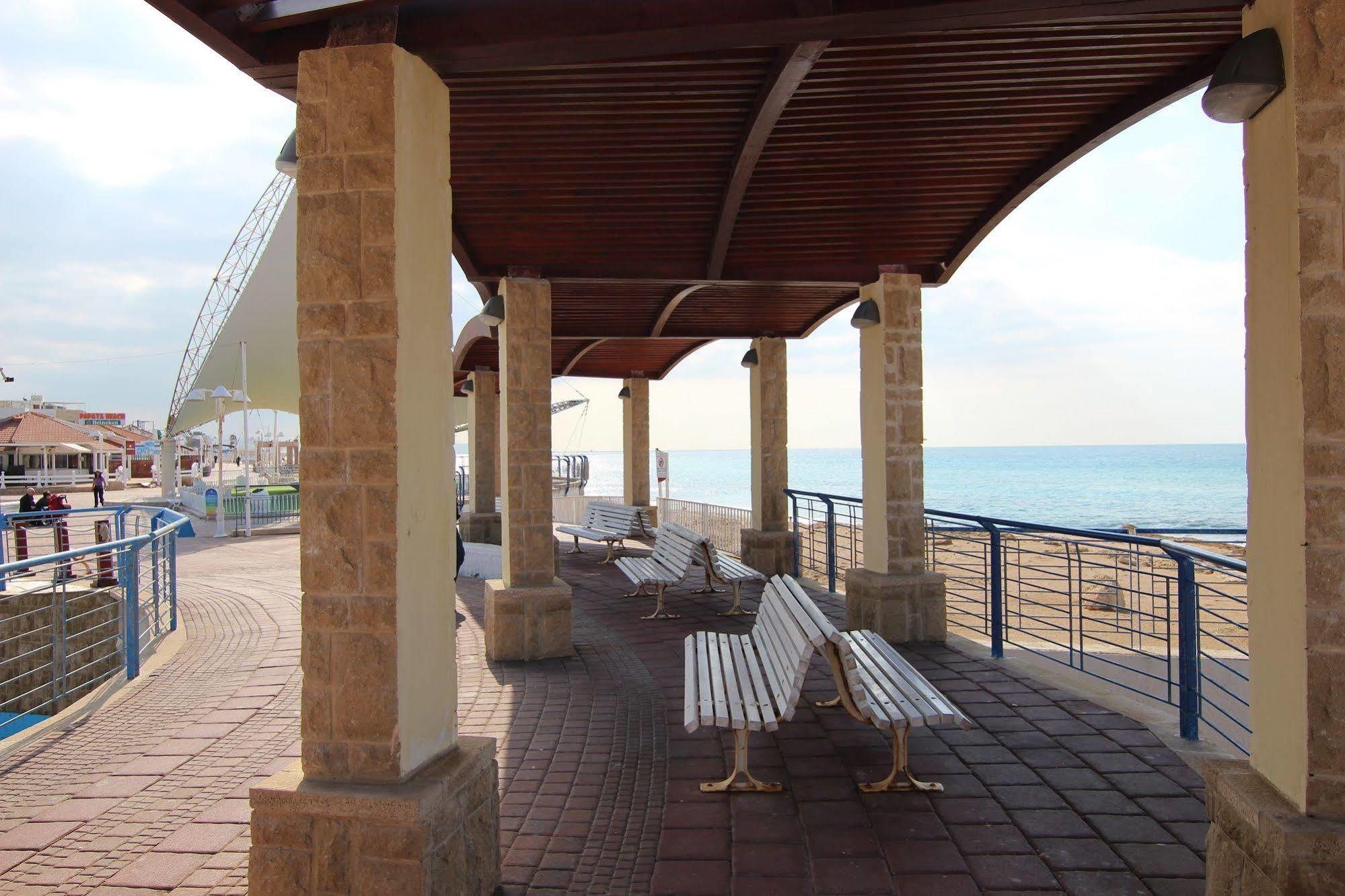 Carlton City Hotel Nahariya Exterior photo