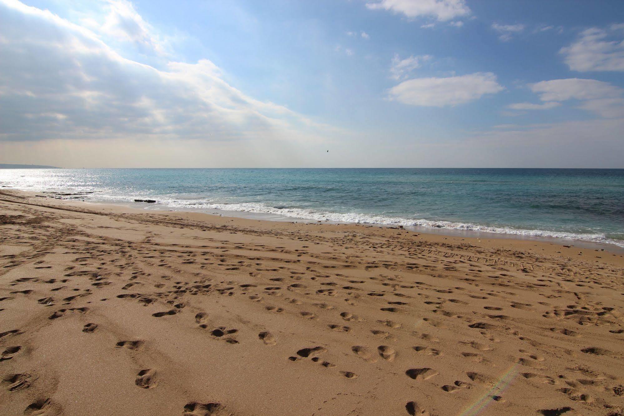 Carlton City Hotel Nahariya Exterior photo